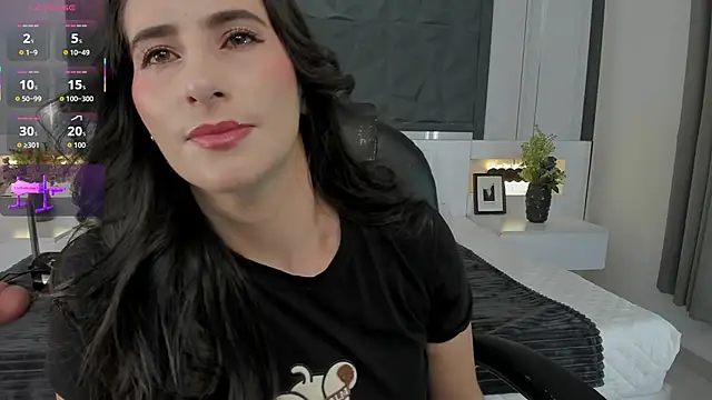 SaraGomez1 online show from April 2026 01:53:02 PM