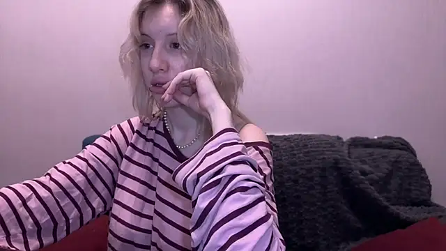 moundliicht1 online show from October 2025 09:12:02 PM