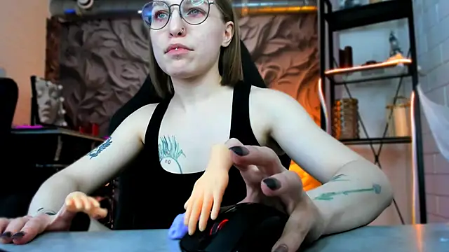 AphexQueen online show from February 2025 04:10:01 PM