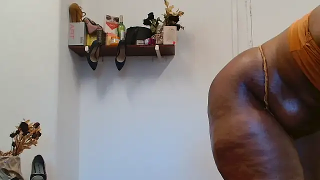 Snapshot of xTALLSEXYBUMx chatting on October 2025 04:11:01 AM xTALLSEXYBUMx online show from October 2025 04:11:01 AM