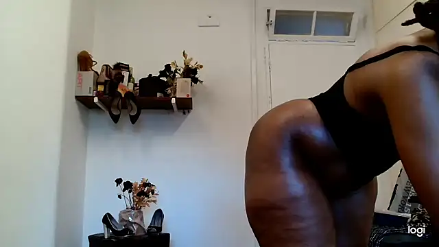 Snapshot of xTALLSEXYBUMx chatting on October 2025 05:26:02 AM xTALLSEXYBUMx online show from October 2025 05:26:02 AM