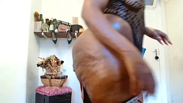 xTALLSEXYBUMx online show from February 2026 06:01:01 AM