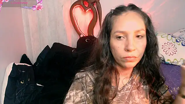 Snapshot of naihroby chatting on June 2026 05:19:02 AM naihroby online show from June 2026 05:19:02 AM