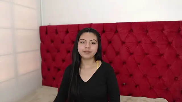 Snapshot of CarolineBrunx chatting on January 2025 05:40:01 PM CarolineBrunx online show from January 2025 05:40:01 PM