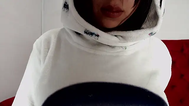 Snapshot of CarolineBrunx chatting on January 2025 06:27:02 AM CarolineBrunx online show from January 2025 06:27:02 AM