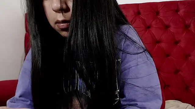 Snapshot of CarolineBrunx chatting on February 2025 02:20:02 AM CarolineBrunx online show from February 2025 02:20:02 AM