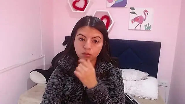 Snapshot of CarolineBrunx chatting on February 2025 08:50:02 AM CarolineBrunx online show from February 2025 08:50:02 AM