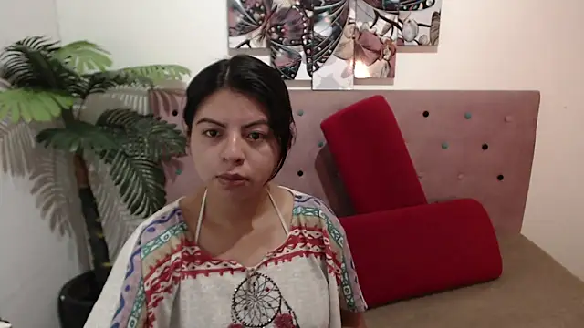 Snapshot of CarolineBrunx chatting on March 2025 04:02:02 AM CarolineBrunx online show from March 2025 04:02:02 AM