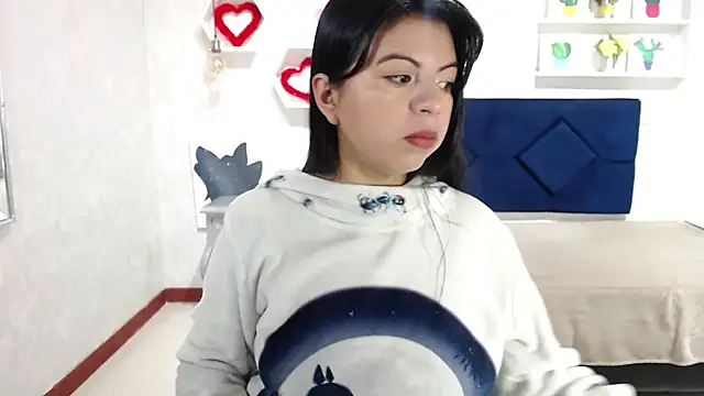 Snapshot of CarolineBrunx chatting on October 2025 03:26:02 AM CarolineBrunx online show from October 2025 03:26:02 AM