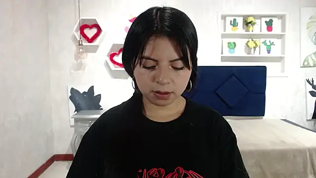 Snapshot of CarolineBrunx chatting on October 2025 12:30:02 AM CarolineBrunx online show from October 2025 12:30:02 AM