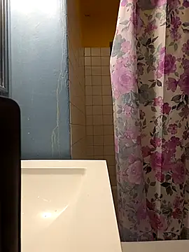 Jovende28 online show from October 2025 01:23:02 PM