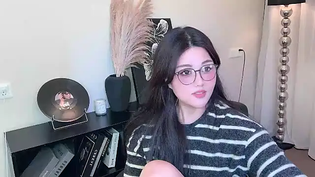 Snapshot of Strawberrybabyy1 chatting on March 2025 05:05:01 PM Strawberrybabyy1 online show from March 2025 05:05:01 PM