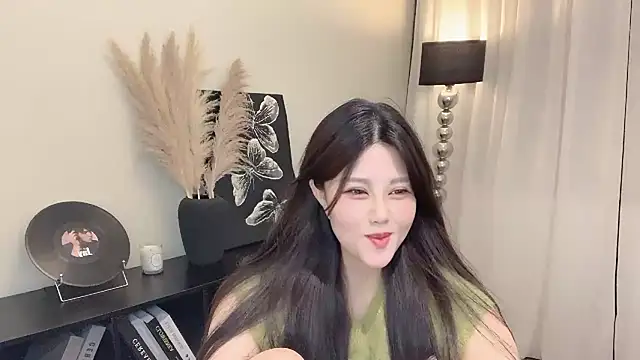 Snapshot of Strawberrybabyy1 chatting on March 2025 04:44:02 PM Strawberrybabyy1 online show from March 2025 04:44:02 PM