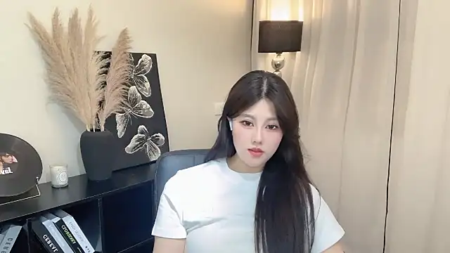 Snapshot of Strawberrybabyy1 chatting on March 2025 03:30:02 PM Strawberrybabyy1 online show from March 2025 03:30:02 PM