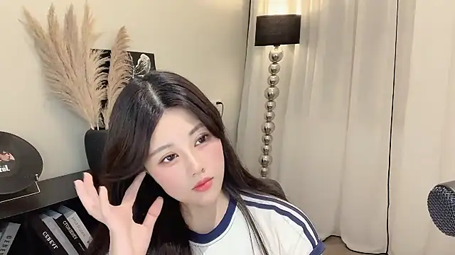 Snapshot of Strawberrybabyy1 chatting on March 2025 05:50:02 PM Strawberrybabyy1 online show from March 2025 05:50:02 PM