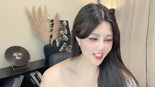 Snapshot of Strawberrybabyy1 chatting on March 2025 04:21:02 PM Strawberrybabyy1 online show from March 2025 04:21:02 PM
