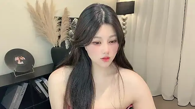 Snapshot of Strawberrybabyy1 chatting on March 2025 03:04:02 PM Strawberrybabyy1 online show from March 2025 03:04:02 PM