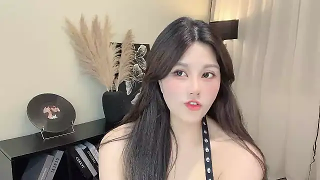 Snapshot of Strawberrybabyy1 chatting on March 2025 02:47:01 PM Strawberrybabyy1 online show from March 2025 02:47:01 PM