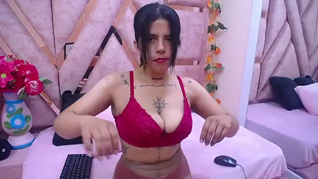 CataleyaLars20 online show from December 2025 12:25:02 PM