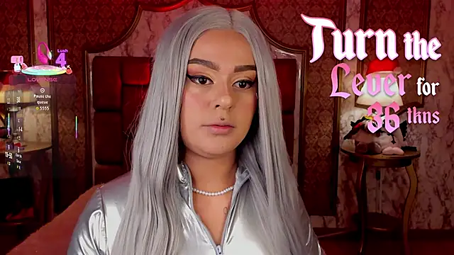 SoffiQueen online show from December 2025 01:40:02 PM