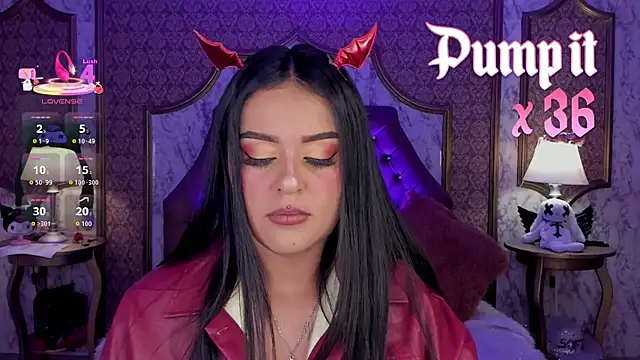 SoffiQueen online show from April 2026 01:37:02 PM