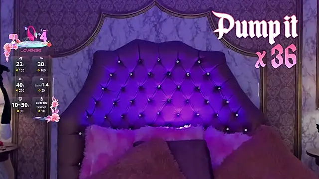 SoffiQueen online show from April 2026 07:07:02 PM