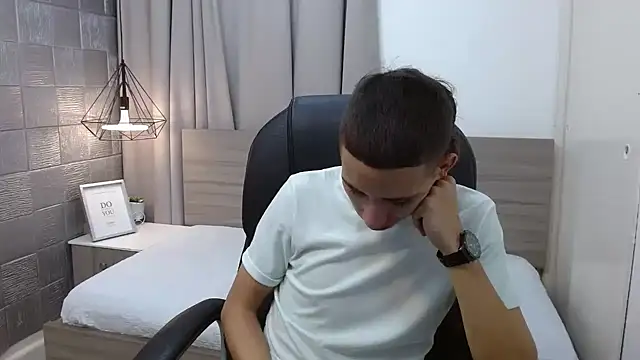 JackSwan18 online show from December 2024 06:10:01 PM