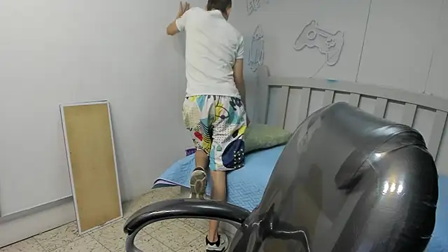 JackSwan18 online show from December 2025 07:41:02 PM