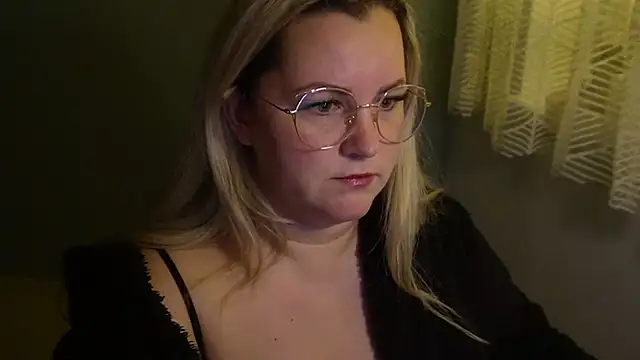 queenpeachi online show from December 2024 05:52:01 PM