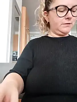 queenpeachi online show from December 2024 08:32:02 AM