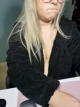 queenpeachi online show from January 2025 03:43:01 PM