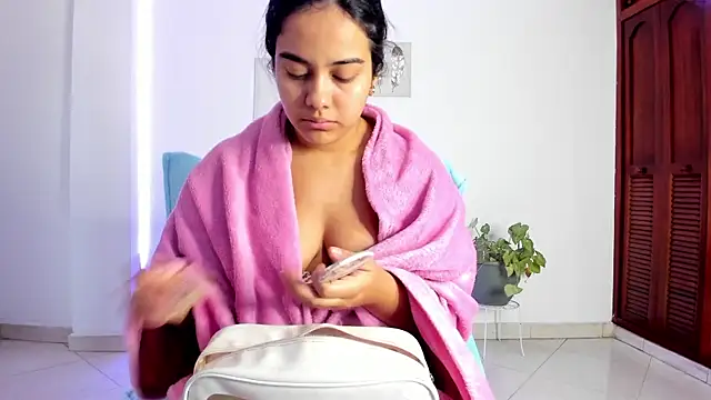 anniesweet- online show from December 2025 01:30:01 PM