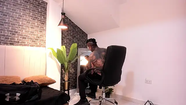 Dantesuarez28 online show from December 2025 12:42:02 PM