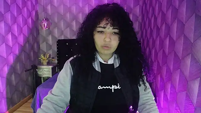 Sofiacowperx online show from February 2025 01:14:01 PM