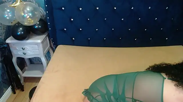 Sofiacowperx online show from April 2026 01:05:02 PM