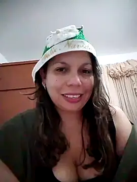 Snapshot of Carliina_Soussa chatting on November 2025 10:31:02 PM Carliina Soussa online show from November 2025 10:31:02 PM