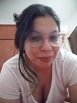 Snapshot of Carliina_Soussa chatting on June 2026 10:41:02 PM Carliina Soussa online show from June 2026 10:41:02 PM