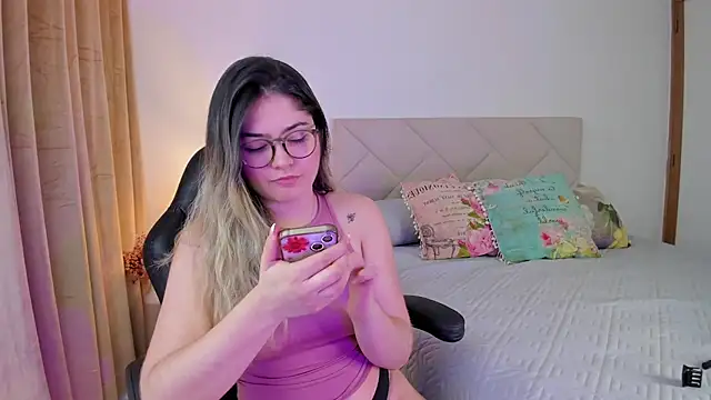 Lau Bee online show from December 2024 08:36:01 PM