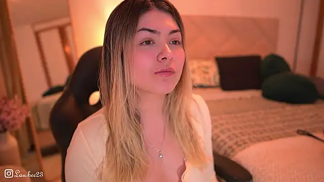 Lau Bee online show from November 2025 06:00:02 PM