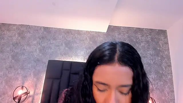 laura smith33 online show from December 2024 01:58:01 PM