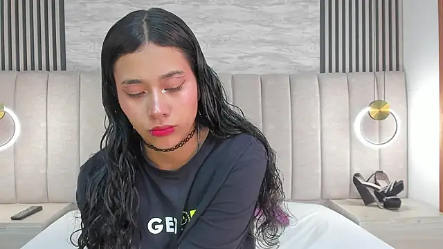 laura smith33 online show from October 2025 02:58:02 PM