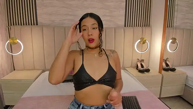 laura smith33 online show from October 2025 02:46:01 PM