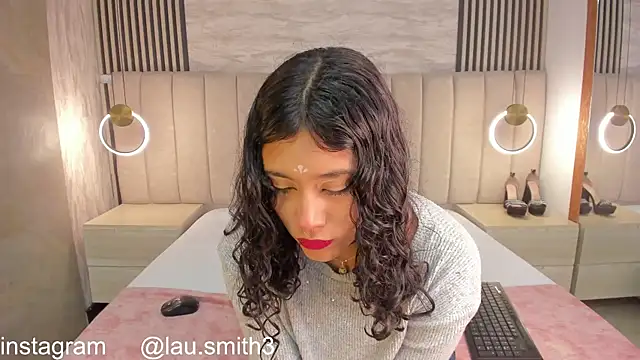 laura smith33 online show from December 2025 03:30:01 PM