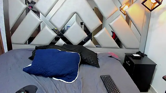 Nahomi-Hill online show from March 2026 09:33:01 PM