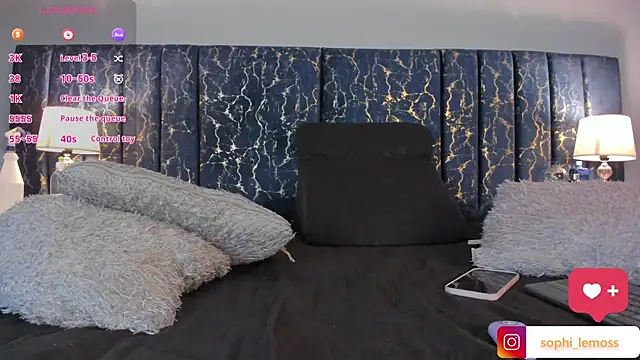 Sophia Lemos online show from November 2025 02:17:01 PM