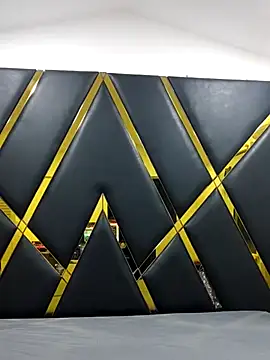 Adel Nesbiit online show from October 2025 10:03:02 AM