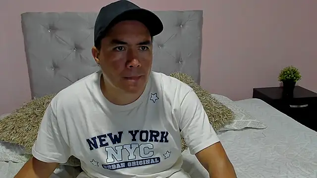 Snapshot of Jhonatan_Morales_S chatting on October 2025 03:27:02 AM Jhonatan Morales S online show from October 2025 03:27:02 AM