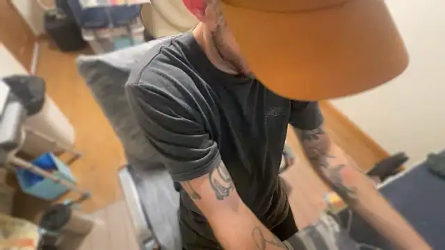 Snapshot of RuffClvb chatting on February 2025 11:06:02 AM RuffClvb online show from February 2025 11:06:02 AM