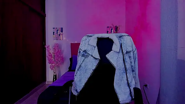 Snapshot of Charlee_pink chatting on September 2025 02:22:01 PM Charlee pink online show from September 2025 02:22:01 PM