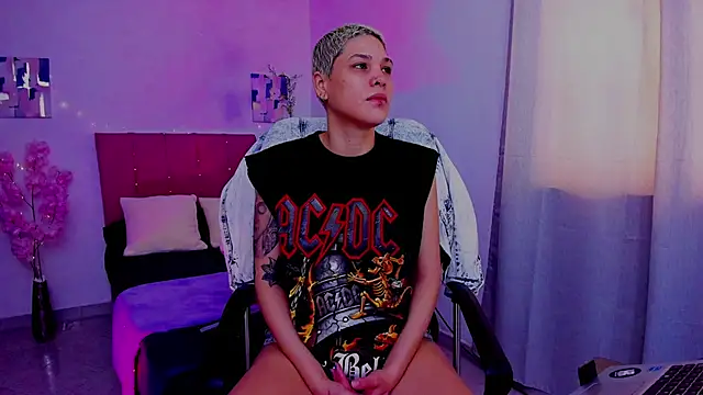 Snapshot of Charlee_pink chatting on October 2025 06:15:02 PM Charlee pink online show from October 2025 06:15:02 PM